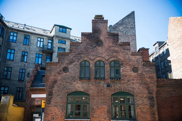 Paysage urbain avec bâtiments pendant la journée à Copenhague, Danemark — Photo de stock