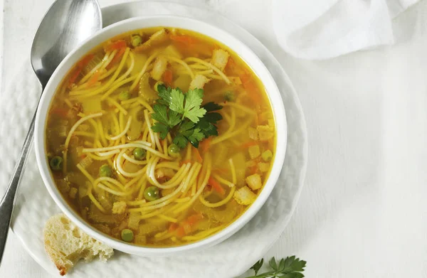 Sopa Com Macarrão Legumes Servidos Tigela Vista Superior — Fotografia de Stock