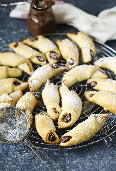 Rugelach 巧克力馅 传统犹太节日曲奇饼 — 图库照片