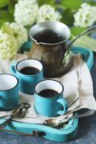 Tassen Kaffee Und Kupfer Cerve Auf Tablett Draufsicht — Stockfoto