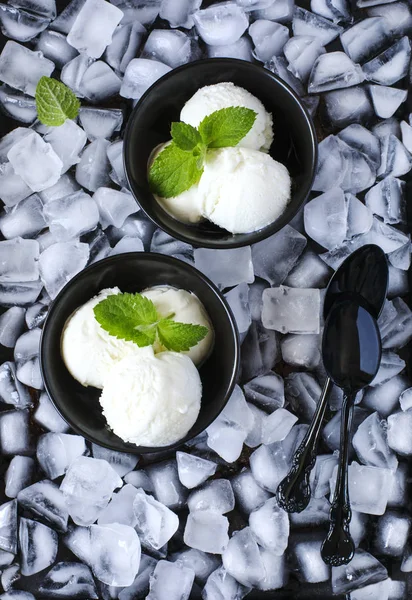 Vanilla Ice Cream Black Bowl Top View — Stock Photo, Image