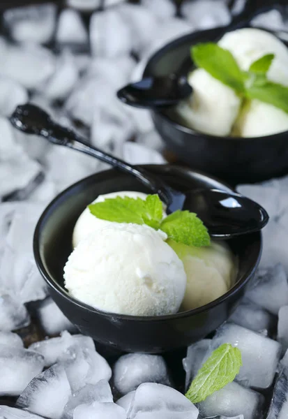 Vanilla Ice Cream Black Bowl Top View — Stock Photo, Image