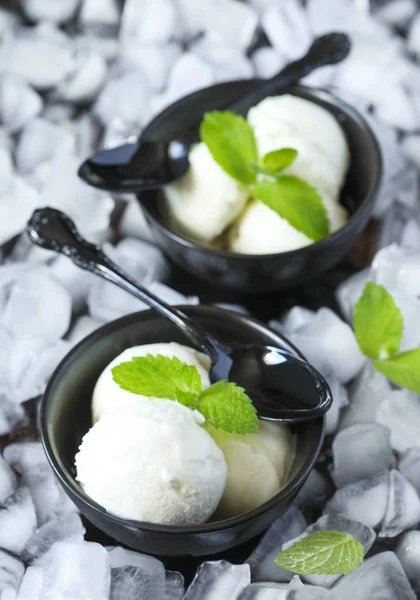 Vanilla Ice Cream Black Bowl Top View — Stock Photo, Image