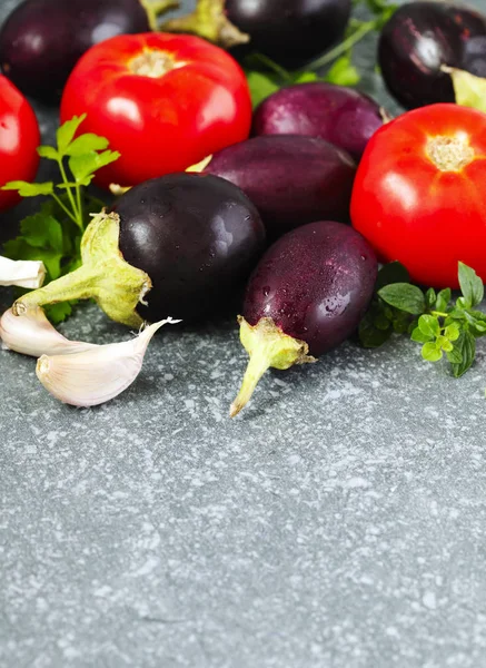 Tomatoes Eggplants Garlic Stone Texture Background — Stock Photo, Image