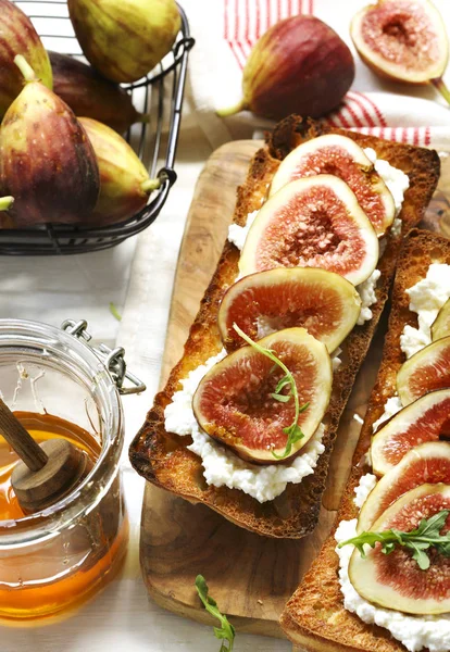 Fresh Figs Cream Cheese Toast Honey — Stock Photo, Image