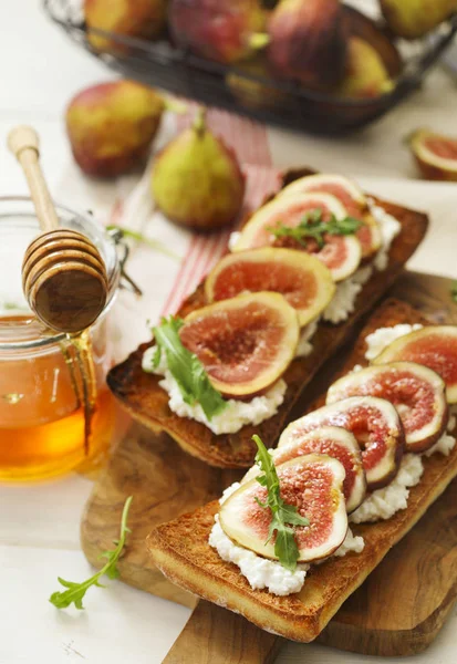 Fresh Figs Cream Cheese Toast Honey — Stock Photo, Image