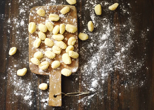 Gnocchi Papa Casero Sin Cocer Sobre Fondo Madera Vista Superior —  Fotos de Stock