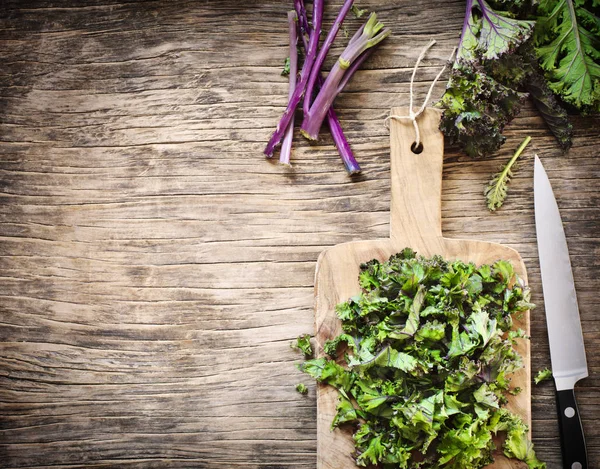 Chopped Kale Leaves Wooden Cooking Board Top View — Stock Photo, Image