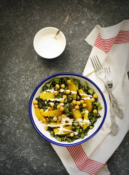 Boerenkool Sinaasappel Kikkererwten Salade Bovenaanzicht — Stockfoto