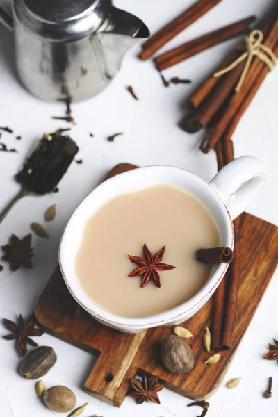 Traditioneller Indischer Masala Chai Tee Mit Gewürzen — Stockfoto