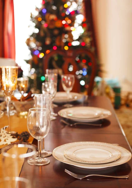 Kersttafel Gedekt Vakantie Decoraties — Stockfoto