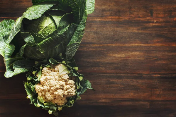 Verse Groene Kool Bloemkool Houten Achtergrond Met Kopie Ruimte — Stockfoto