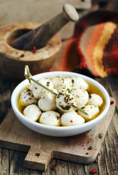 Mozzarella Fresco Marinado Servido Tigela — Fotografia de Stock