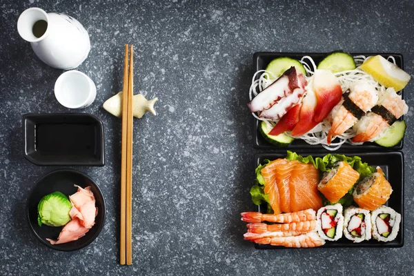 Sushi Set Různé Sashimi Sushi Rohlíky Pohled Shora — Stock fotografie
