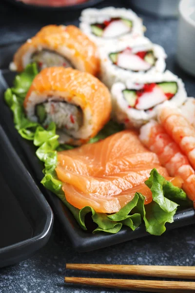 Set Sushi Diferentes Sashimi Sushi Rollos —  Fotos de Stock