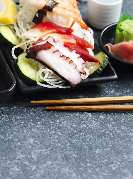 Set Sushi Diferentes Sashimi Sushi Rollos —  Fotos de Stock