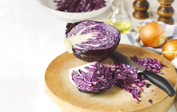 Shredded Red Cabbage Wooden Cutting Board — Stock Photo, Image