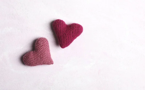 Crochet Pink Hearts Light Background Valentine Day Concept — Stock Photo, Image