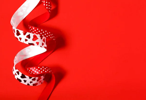 Cinta San Valentín Sobre Fondo Rojo Espacio Para Copiar — Foto de Stock