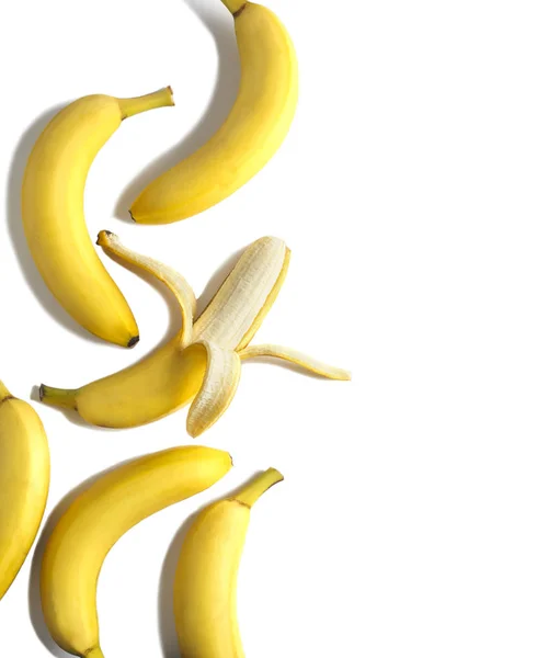 Plátanos Maduros Sobre Fondo Blanco Plano Espacio Para Copiar — Foto de Stock