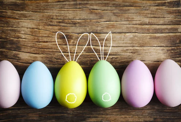 Uova Pasqua Coniglietto Carino Decorazione Uova Pasqua Sfondo Legno Sfondo — Foto Stock