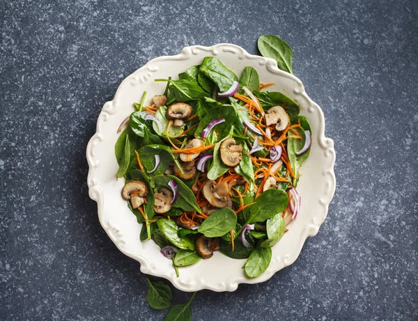 Spinach Salad Sherried Mushrooms Carrots Top View — Stock Photo, Image
