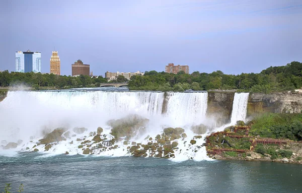 Cataratas del Niágara en verano. Cae el velo nupcial — Foto de Stock