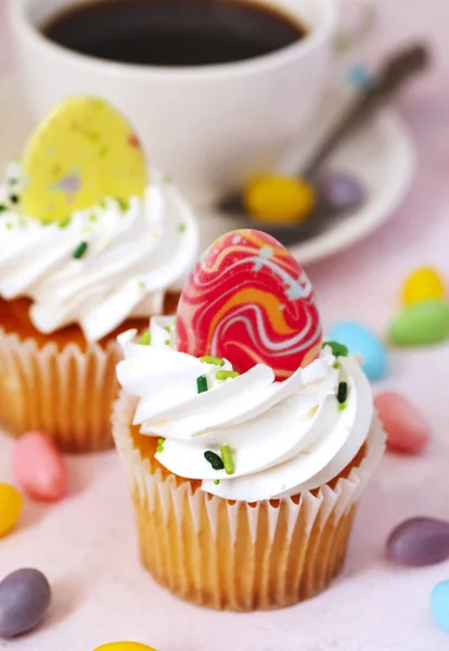 Easter vanilla cupcakes. — Stock Photo, Image