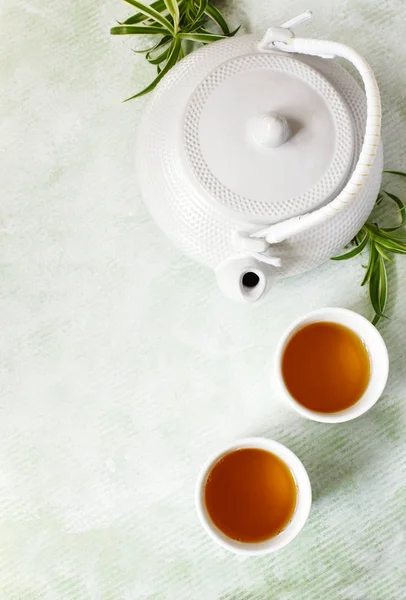 Vista superior de una taza de té y tetera china . —  Fotos de Stock