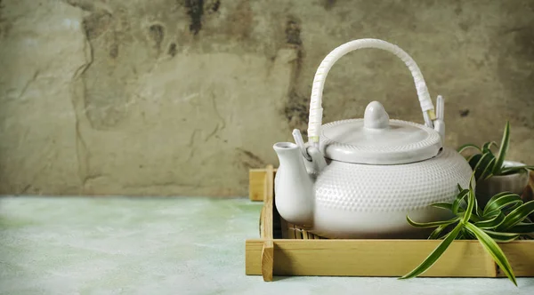 Китайский чайник. Свободное место для текста . — стоковое фото