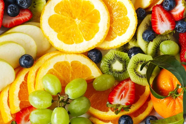 Frutas frescas y bayas de cerca, vista superior — Foto de Stock