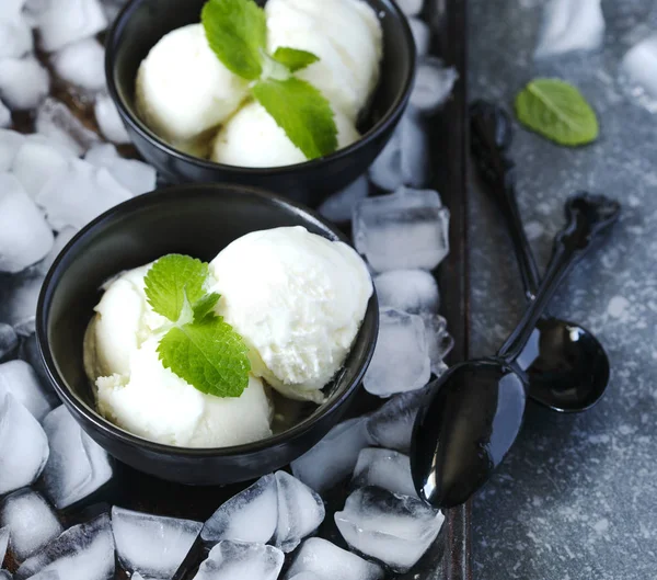 Vanilla ice cream — Stock Photo, Image