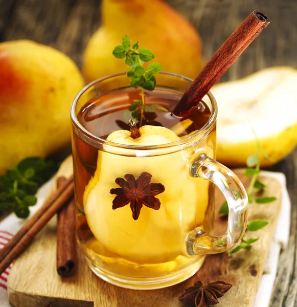 Pear punch with spices in glass cup — Stock Photo, Image