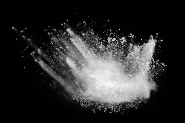 Siyah arka planda beyaz toz patlaması. Renkli bulut. Renkli toz patlar. Boya Holi.