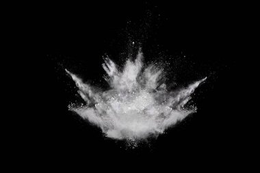Siyah arka planda beyaz toz patlaması. Renkli bulut. Renkli toz patlar. Boya Holi.