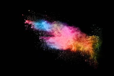 Siyah bir zemin üzerinde soyut renkli toz patlaması. Soyut toz püskürtülmüş arka plan, renk tozunun patlaması / renk tozunun dondurucu hareketi, çok renkli sim dokusu.
