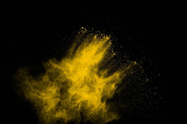 隔离在黑色背景下的黄尘爆炸冻结运动 — 图库照片