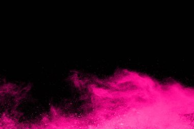 Siyah arka planda pembe toz patlaması. Renkli bulut. Renkli toz patlar. Boya Holi.