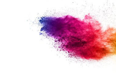 Siyah bir zemin üzerinde soyut renkli toz patlaması. Soyut toz püskürtülmüş arka plan, renk tozunun patlaması / renk tozunun dondurucu hareketi, çok renkli sim dokusu.