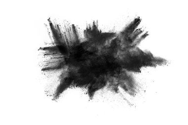 Beyaz zemin üzerinde kömür parçacıkları, beyaz zemin üzerine serpilmiş soyut toz, patlayan kara barutun dondurucu hareketi veya barut atmak.