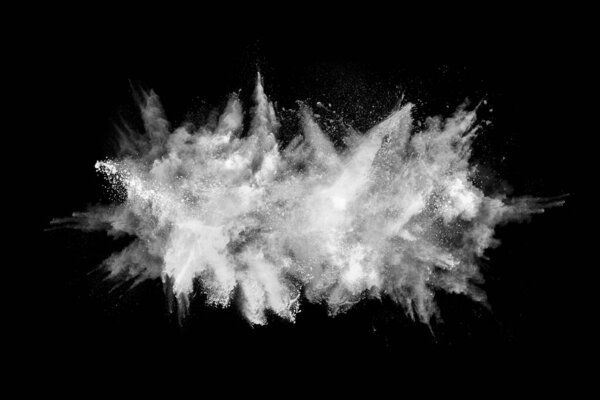 Взрыв белого пороха на черном фоне. Цветное облако. Разноцветная пыль взрывается. Холи, Пейнт.