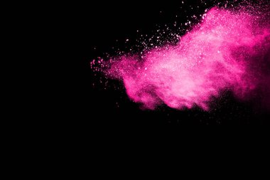 Siyah arka planda pembe toz patlaması. Renkli bulut. Renkli toz patlar. Boya Holi.