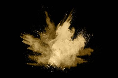 Siyah arka planda altın tozu patlaması. Renkli bulut. Renkli toz patlar. Boya Holi.