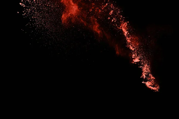 活珊瑚色粉末在黑色背景爆炸 五颜六色的灰尘爆炸了 油漆Holi — 图库照片