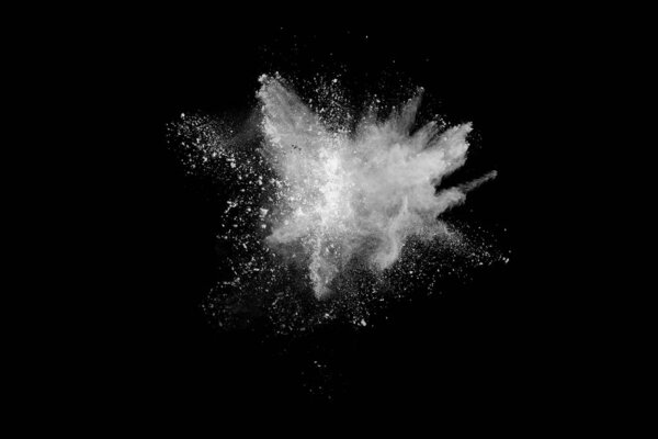 Взрыв белого пороха на черном фоне. Цветное облако. Разноцветная пыль взрывается. Холи, Пейнт.