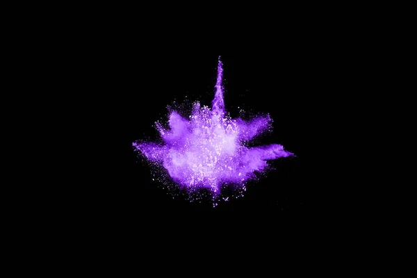 抽象尘埃爆炸的运动在黑色背景上冻结了紫色 停止粉状紫色在黑色背景上的运动 黑色背景上的紫色炸药 — 图库照片