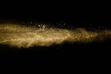 Siyah arka planda altın tozu patlaması. Renkli bulut. Renkli toz patlar. Boya Holi.