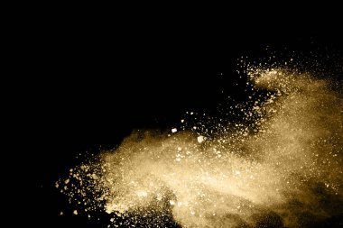 Siyah arka planda altın tozu patlaması. Renkli bulut. Renkli toz patlar. Boya Holi.