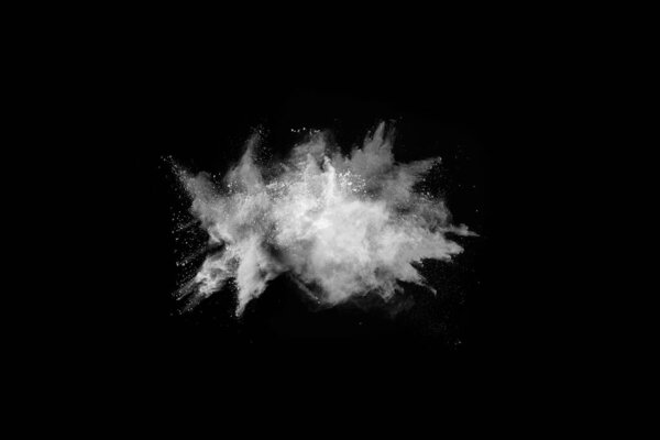 Взрыв белого пороха на черном фоне. Цветное облако. Разноцветная пыль взрывается. Холи, Пейнт.