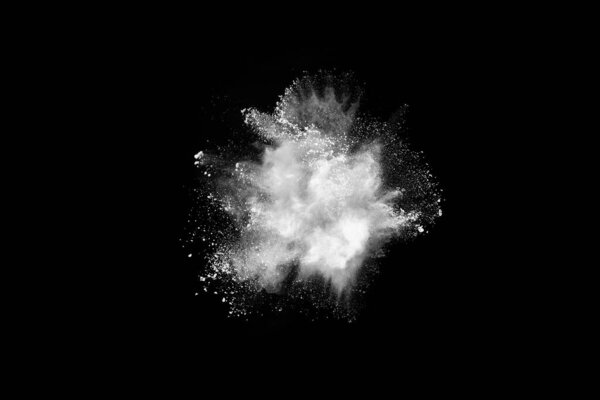 Взрыв белого пороха на черном фоне. Цветное облако. Разноцветная пыль взрывается. Холи, Пейнт.